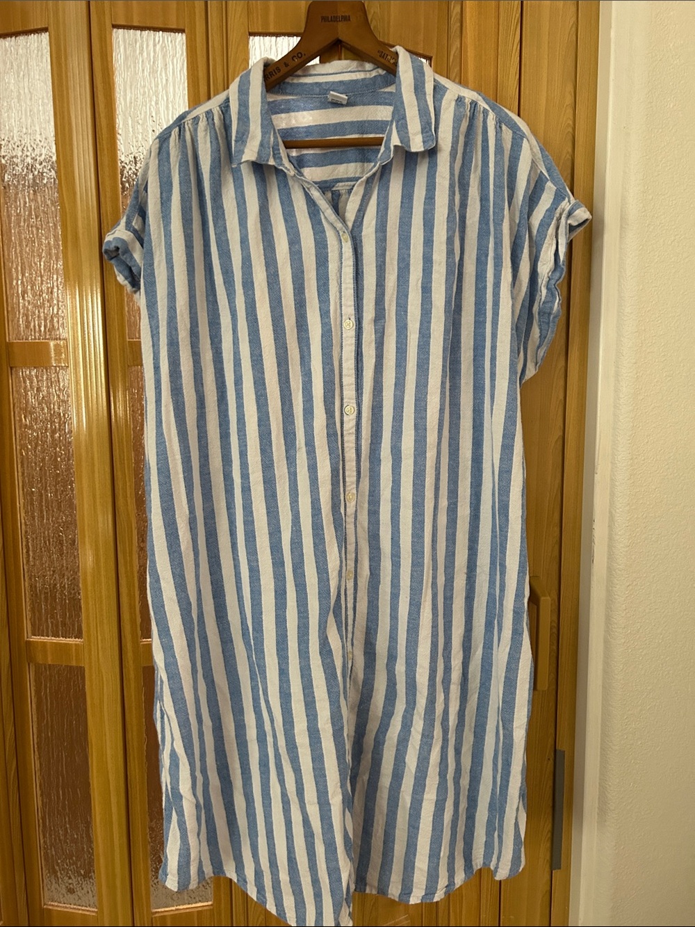 Old Navy Blue & White Vertical Stripe Short-Sleeve Button-Down Linen